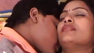 Horny Desi wifey sates her puss with her paramour