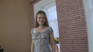 Petite damsel came on casting to display how well she can fuck